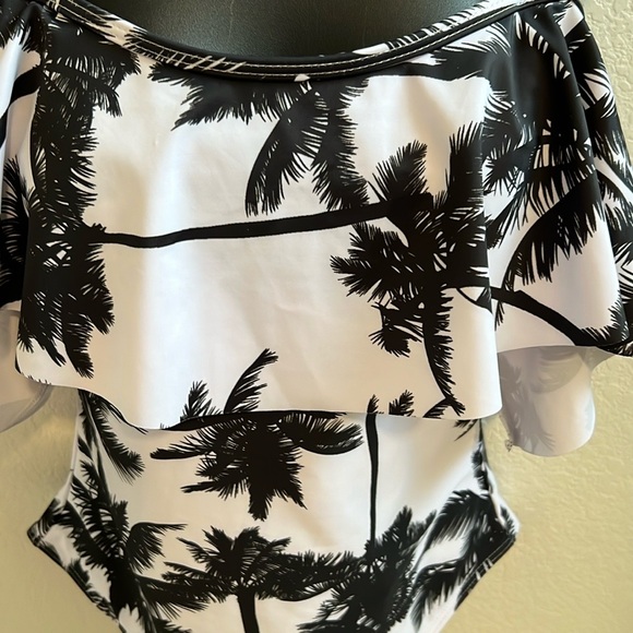 Bikini - Picture 5 of 5